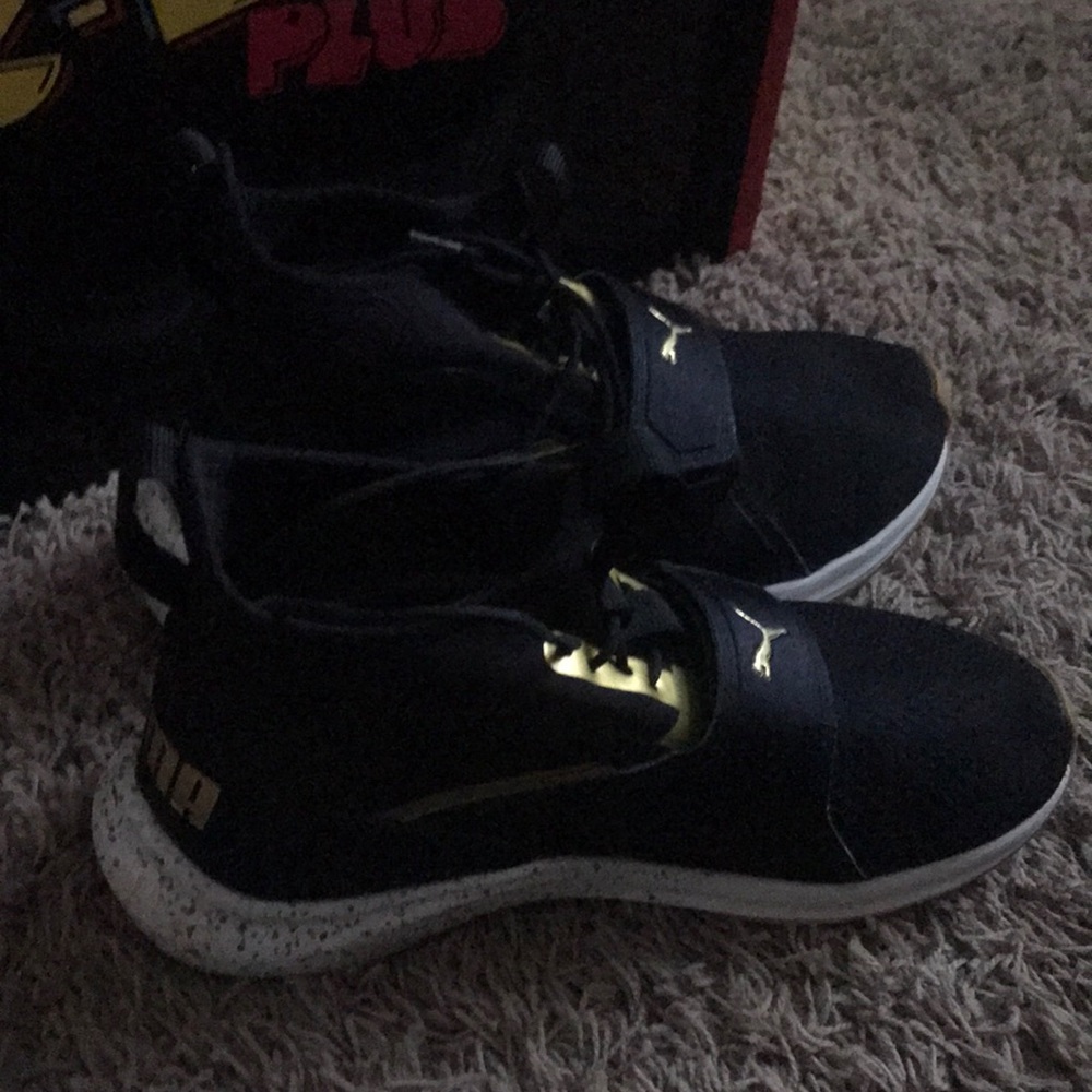 Nice pumas for a cheap sell.